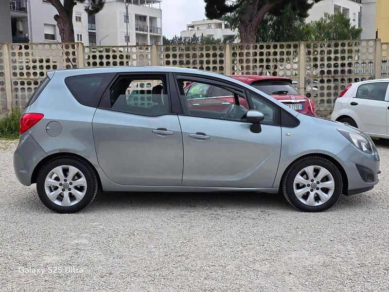 Usata Opel Meriva Cosmo 95 CV (69 kW) 2012 Grigio Monovolume