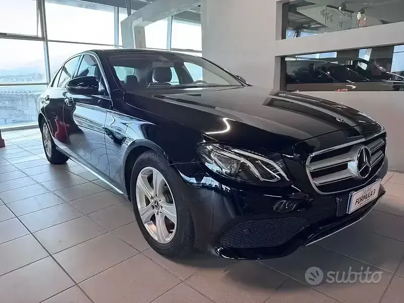 Usata Mercedes E220 194 CV (142 kW) 2017 Nero Berlina