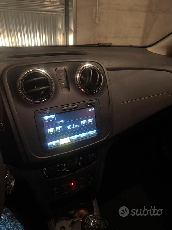 Usata Dacia Sandero 90 CV (66 kW) 2015 Blu Berlina