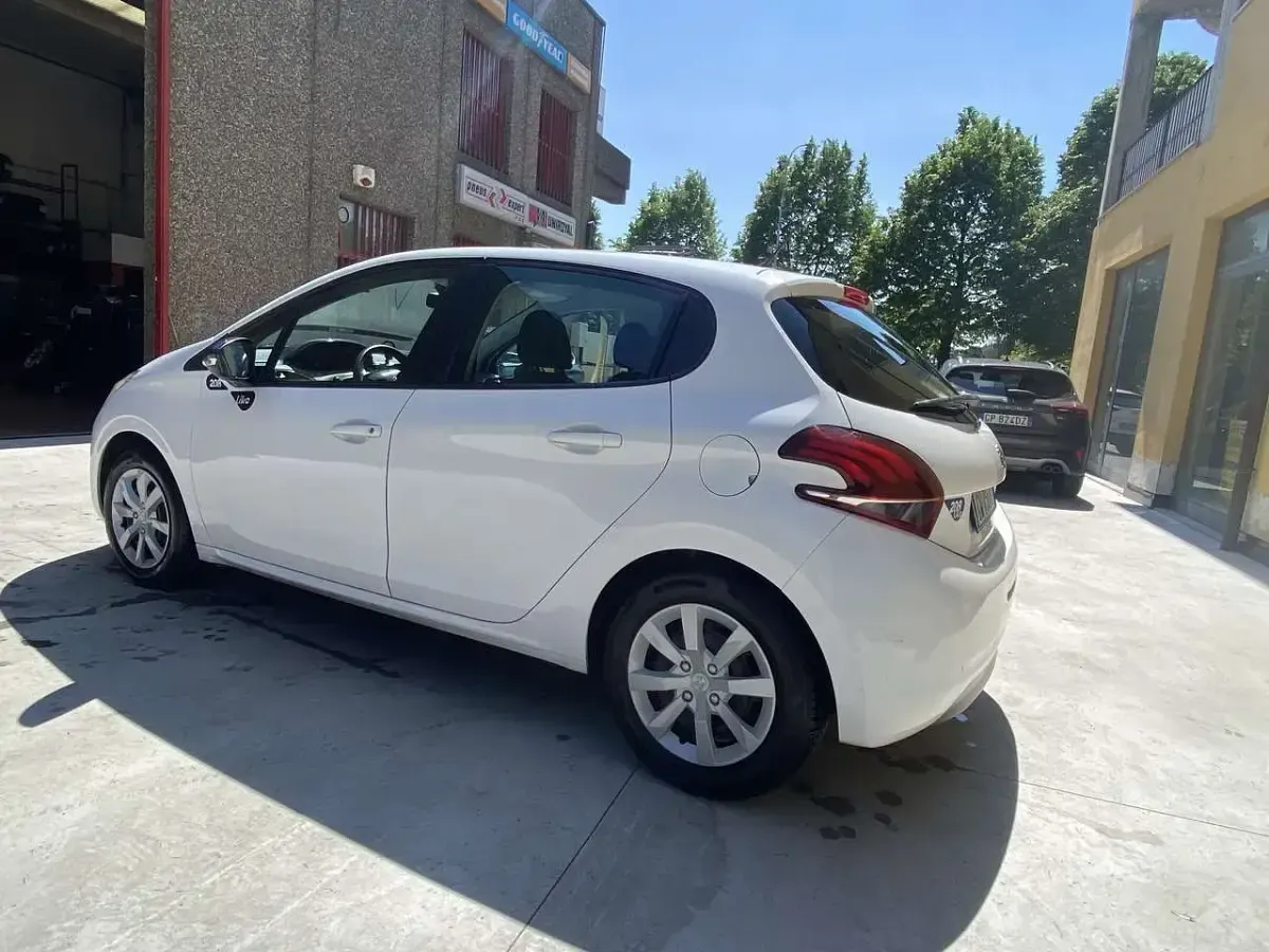 Usata Peugeot 208 Active 68 CV (50 kW) 2015 Other Utilitaria
