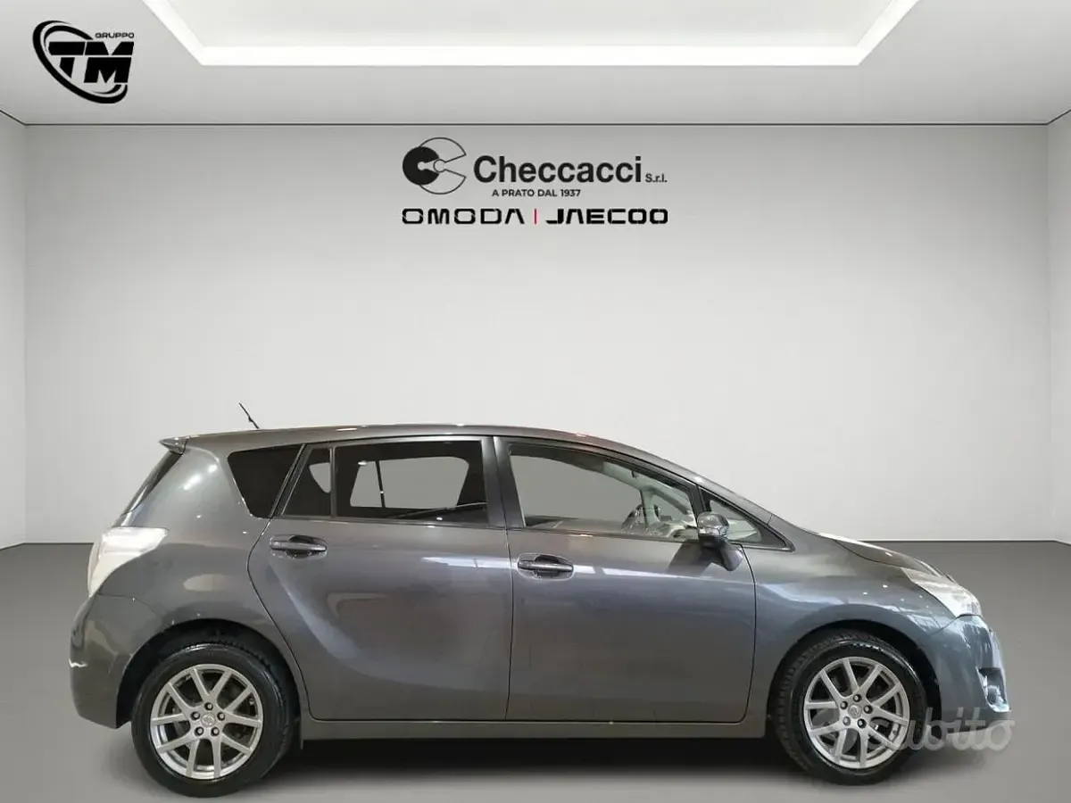 Usata Toyota Verso Active 124 CV (91 kW) 2014 Grigio Monovolume