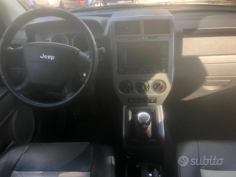 Occasion Jeep Compass 140 ch (102 kW) 2009 Gris SUV