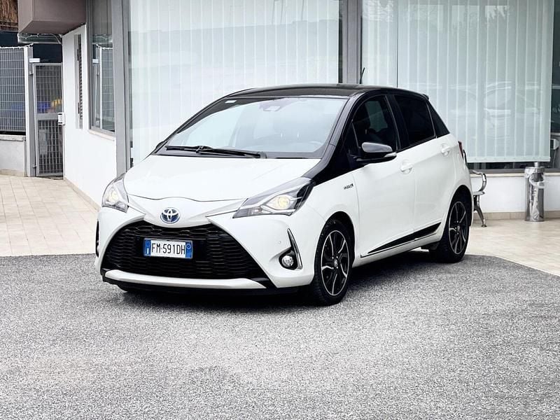 Usata Toyota Yaris Hybrid 73 CV (53 kW) 2017 Bianco Berlina