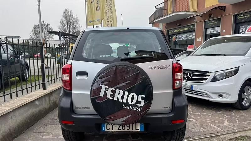 Usata Daihatsu Terios 85 CV (62 kW) 2006 Grigio SUV