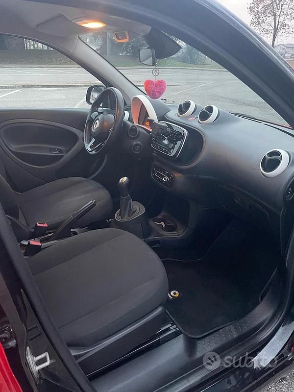 Usata Smart ForFour 71 CV (52 kW) 2016 Rosso Utilitaria