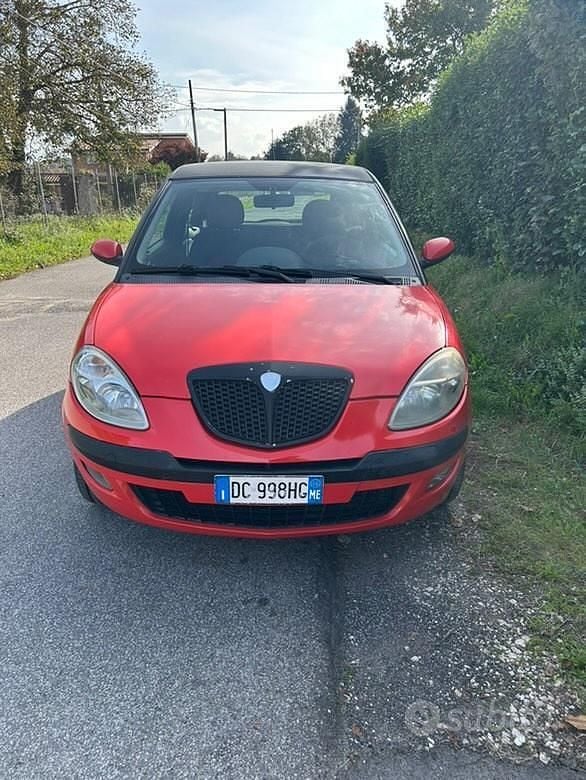 Usata Lancia Ypsilon 70 CV (51 kW) 2006 Rosso Utilitaria