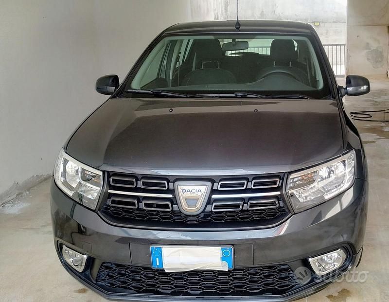 Grigio Usata 2020 Dacia Sandero Due volumi | 8500 € (Buon prezzo) - Immagine 1/4