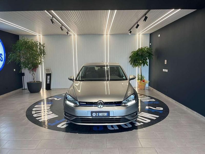Argento Usata 2020 VW Golf VIII Trendline Tre volumi | 13.900 € (Buon prezzo) - Immagine 1/4