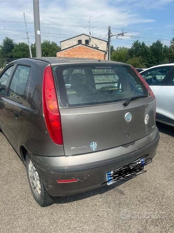 Usata Fiat Punto 60 CV (44 kW) 2005 Marrone Utilitaria