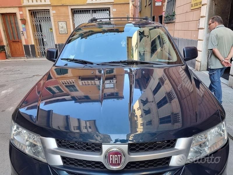 Usata Fiat Freemont 170 CV (125 kW) 2015 Blu SUV