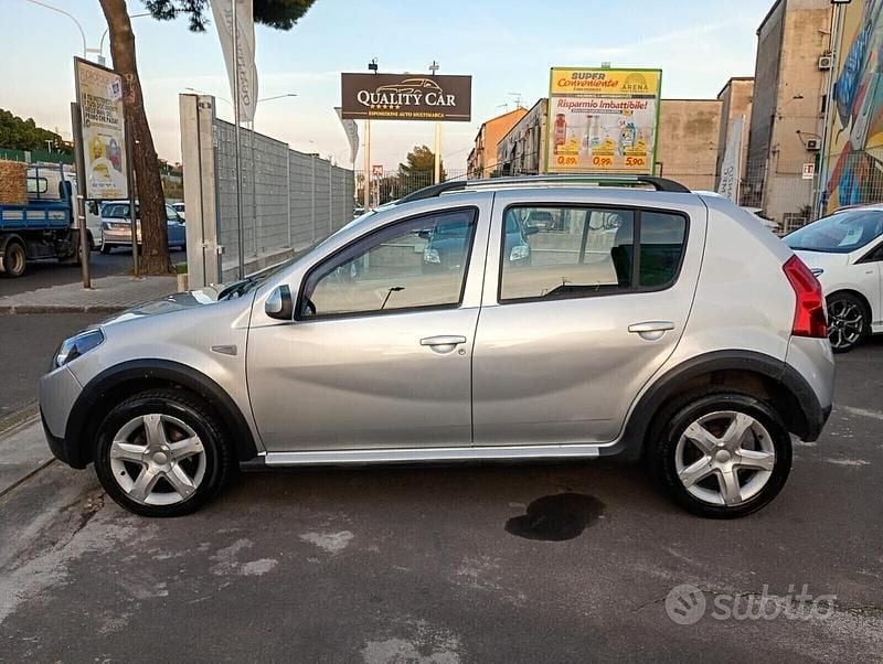 Usata Dacia Sandero 67 CV (49 kW) 2010 Grigio SUV