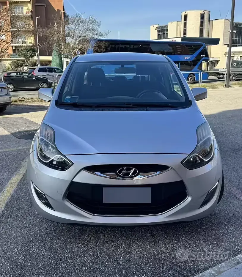 Usata Hyundai ix20 90 CV (66 kW) 2015 Grigio Utilitaria