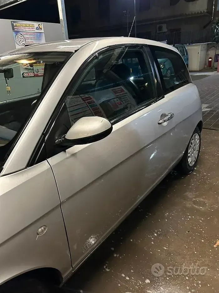 Usata Lancia Ypsilon 69 CV (50 kW) 2004 Grigio Utilitaria