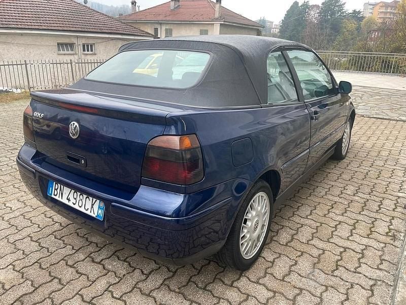 Usata VW Golf Cabriolet 100 CV (73 kW) 1999 Blu Cabrio
