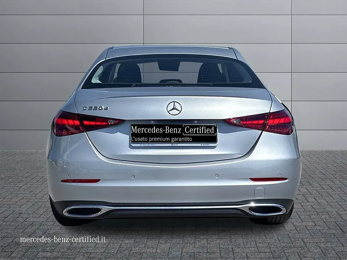 Usata Mercedes C220 200 CV (147 kW) 2022 Grigio scuro metallizzato Berlina