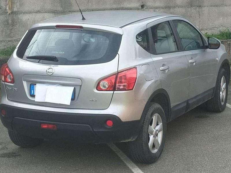 Grigio Usata 2009 Nissan Qashqai Tekna SUV | 5800 € (Cara) - Immagine 1/4