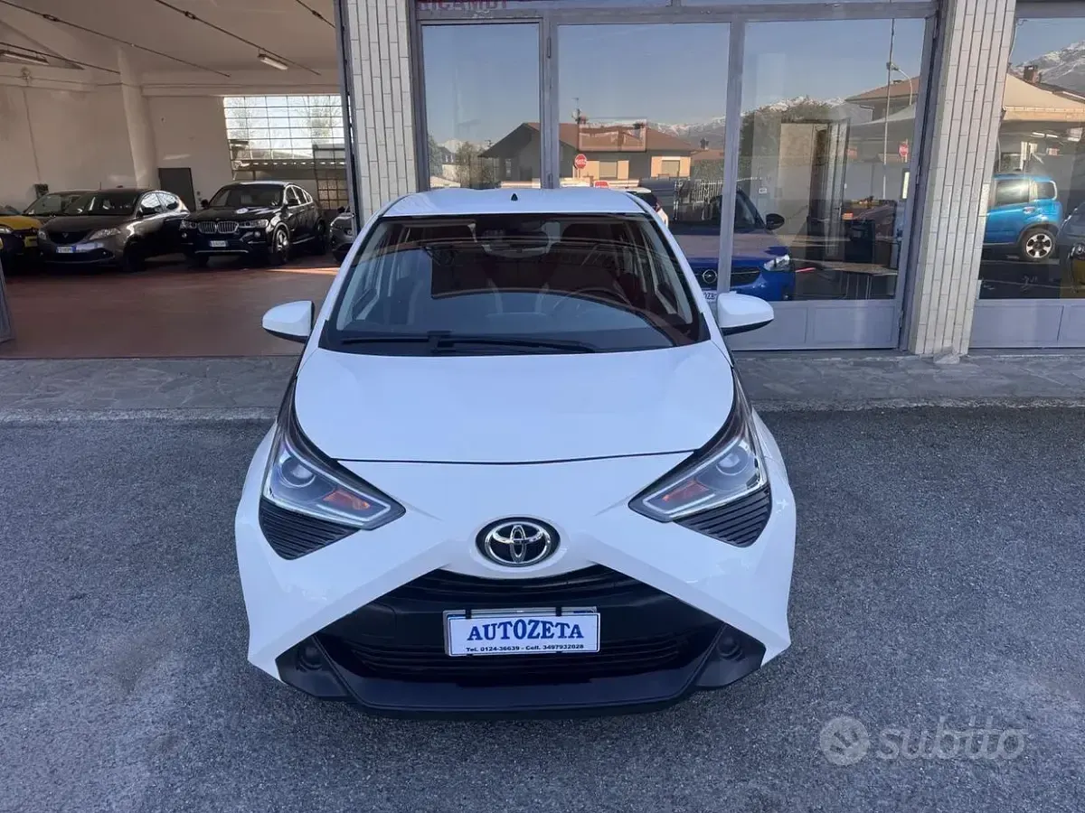 Usata Toyota Aygo X-play 72 CV (52 kW) 2019 Bianco Utilitaria