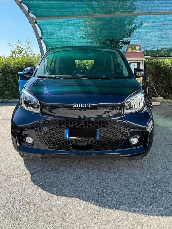 Usata Smart ForTwo Coupé 22 kW (30 CV) 2021 Blu Utilitaria