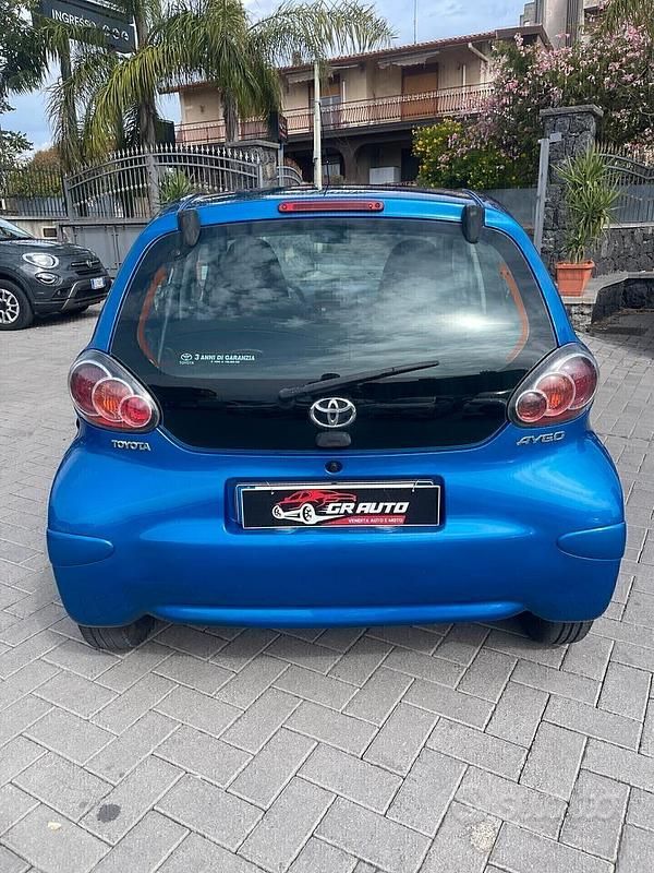 Usata Toyota Aygo 68 CV (50 kW) 2011 Blu Utilitaria