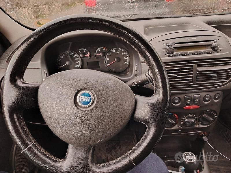 Usata Fiat Punto Active 60 CV (44 kW) 2005 Nero Berlina