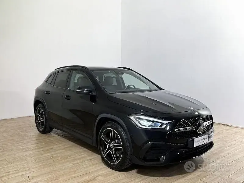 Usata Mercedes GLA180 Premium 136 CV (100 kW) 2023 Nero SUV