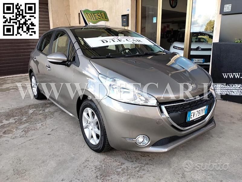 Usata Peugeot 208 Active 68 CV (50 kW) 2014 Grigio Utilitaria