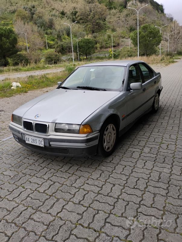 Usata BMW 318 90 CV (66 kW) 1998 Grigio Berlina