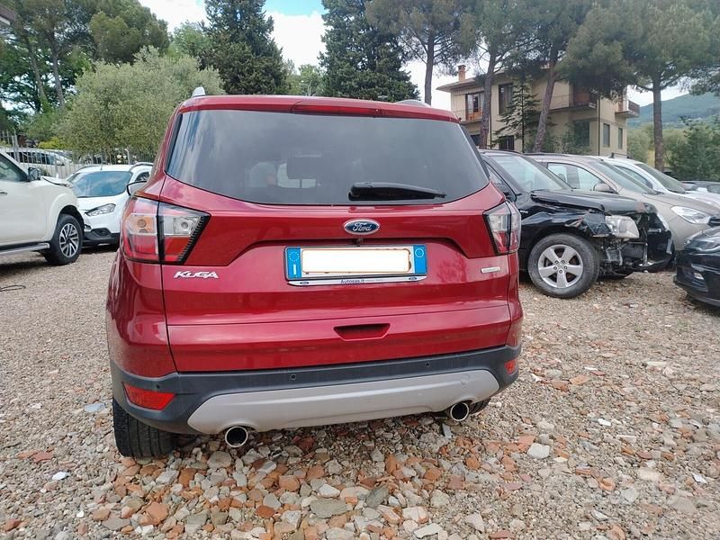 Usata Ford Kuga 120 CV (88 kW) 2017 Rosso SUV