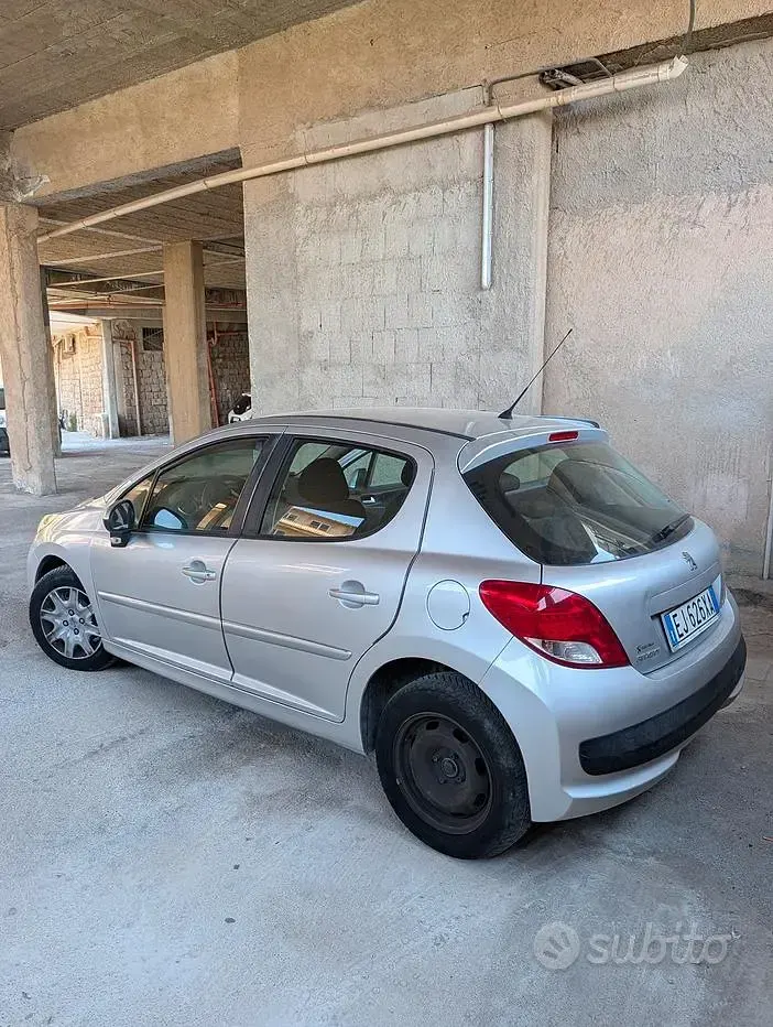 Usata Peugeot 207 68 CV (50 kW) 2011 Grigio Berlina