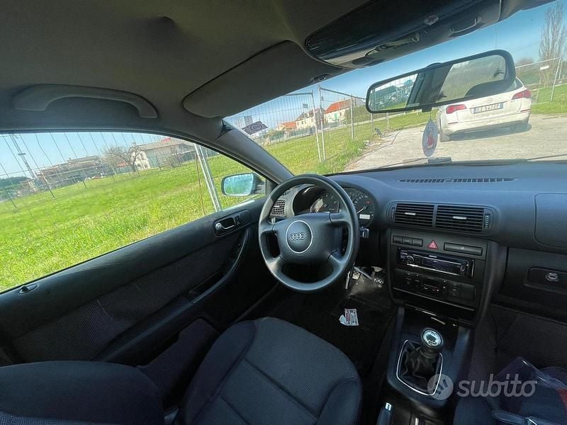 Usata Audi A3 102 CV (75 kW) 2000 Nero Utilitaria