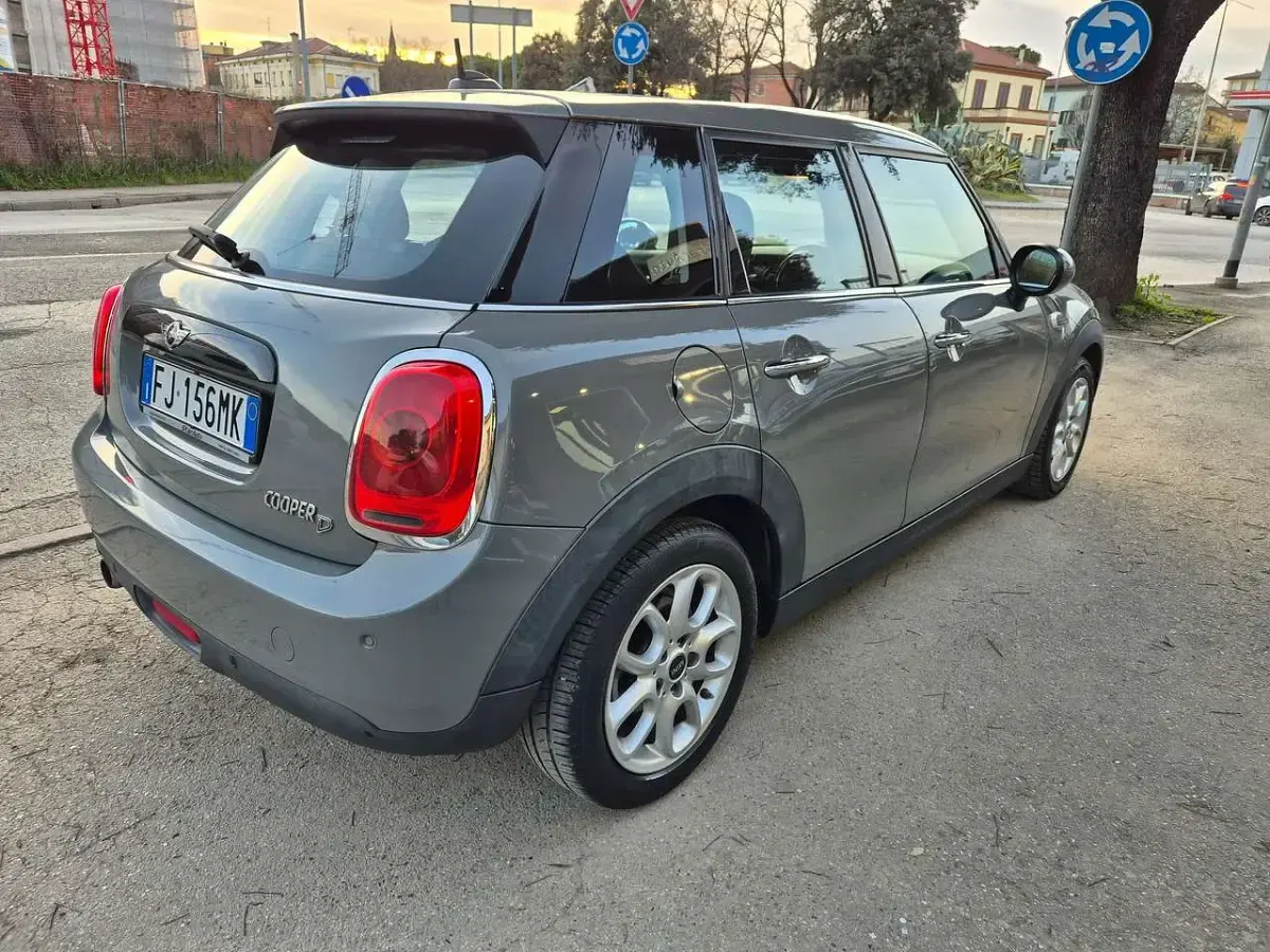 Usata Mini Cooper D Business 116 CV (85 kW) 2017 Grigio Utilitaria