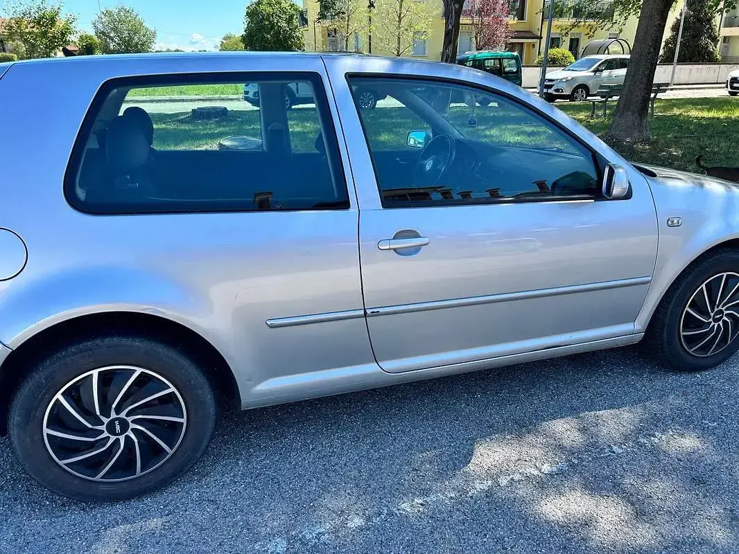 Usata VW Golf IV 131 CV (96 kW) 2002 Grigio Berlina