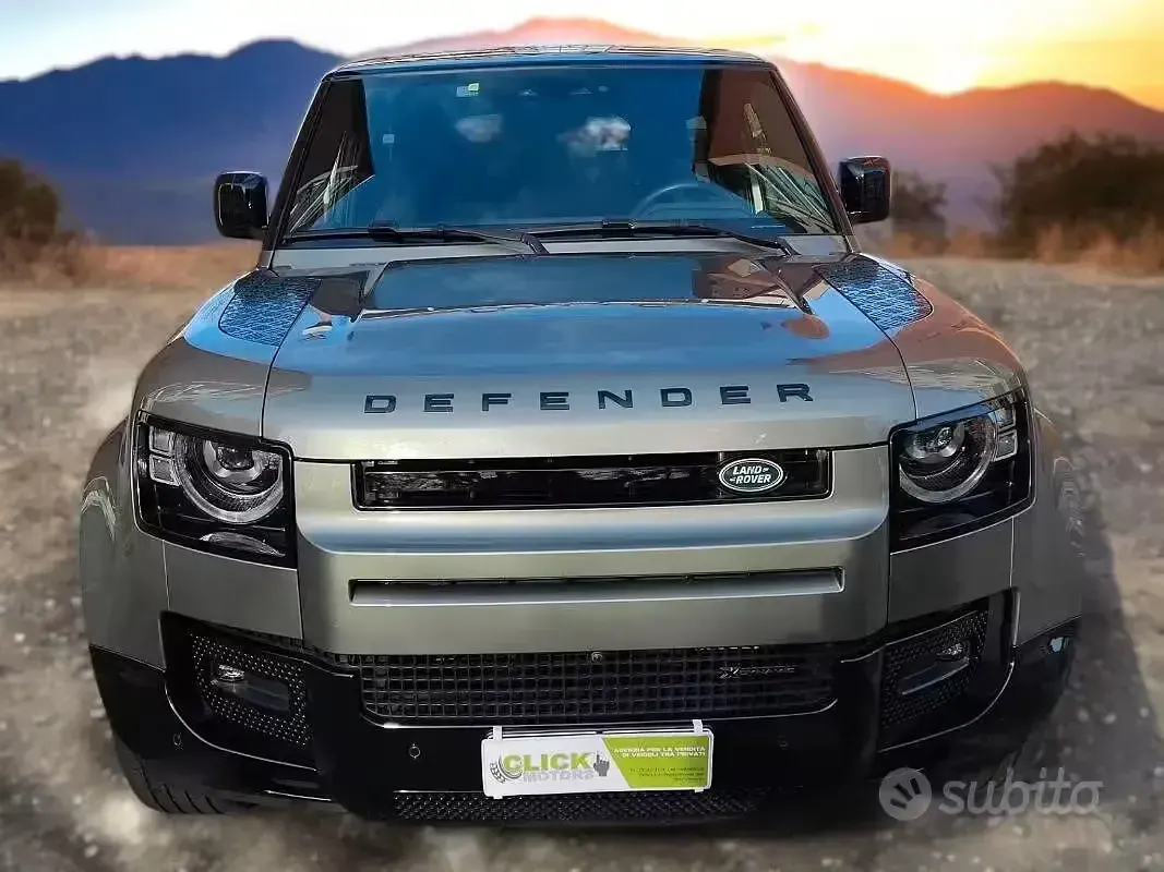 Usata Land Rover Defender SE Dynamic 200 CV (147 kW) 2023 Verde SUV