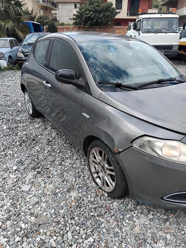 Usata Lancia Ypsilon 95 CV (69 kW) 2011 Grigio Utilitaria