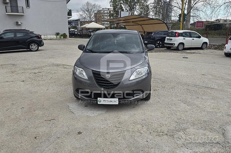 Usata Lancia Ypsilon Silver 69 CV (50 kW) 2015 Grigio Utilitaria