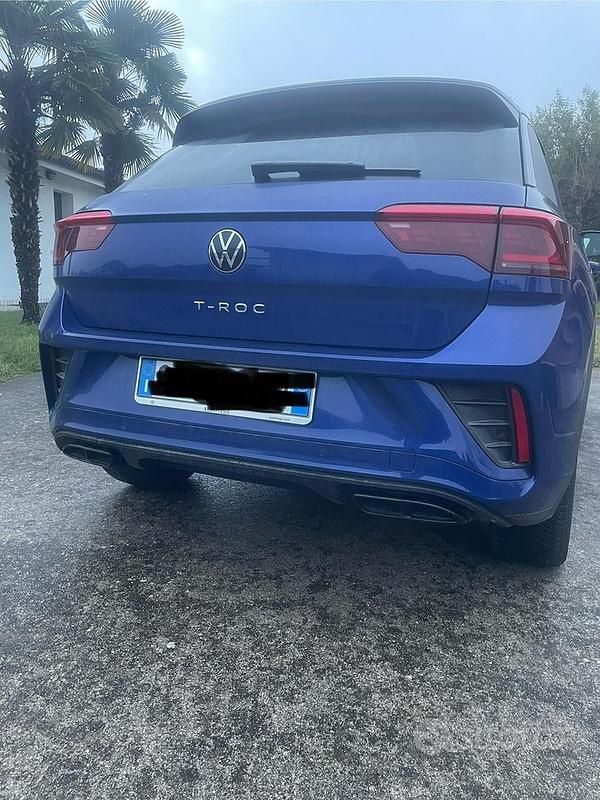 Usata VW T-Roc R-line 150 CV (110 kW) 2023 Blu SUV
