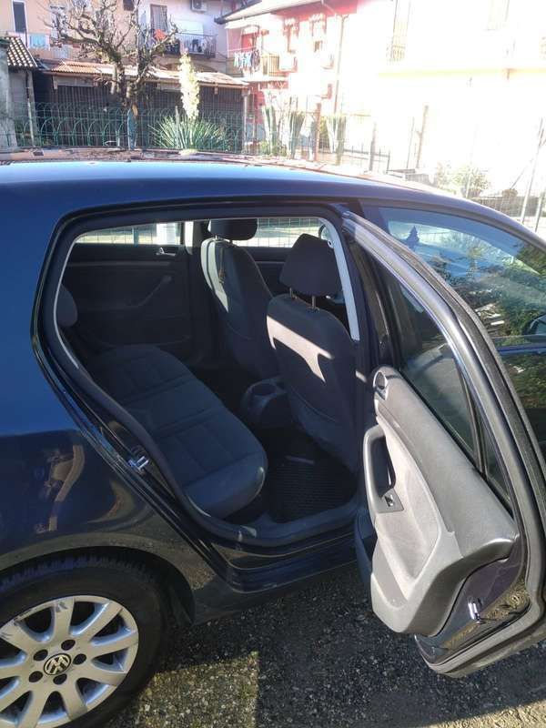 Blu/azzurro Usata 2006 VW Golf V Comfortline Tre volumi | 2000 € (Super prezzo) - Immagine 1/4