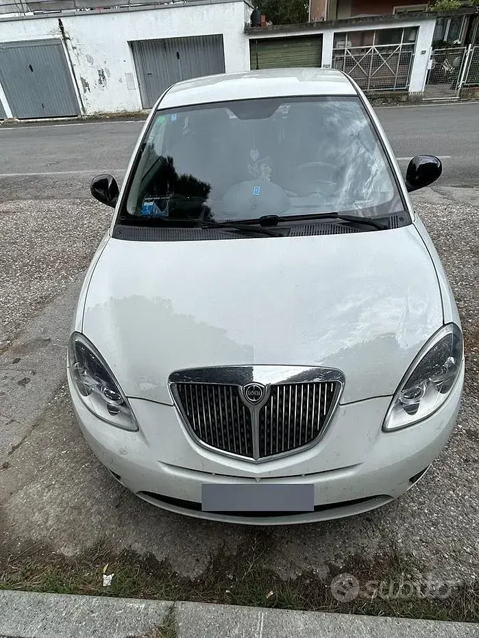 Usata Lancia Ypsilon 75 CV (55 kW) 2011 Bianco Utilitaria