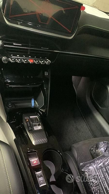 Usata Peugeot 208 GT 131 CV (96 kW) 2022 Utilitaria