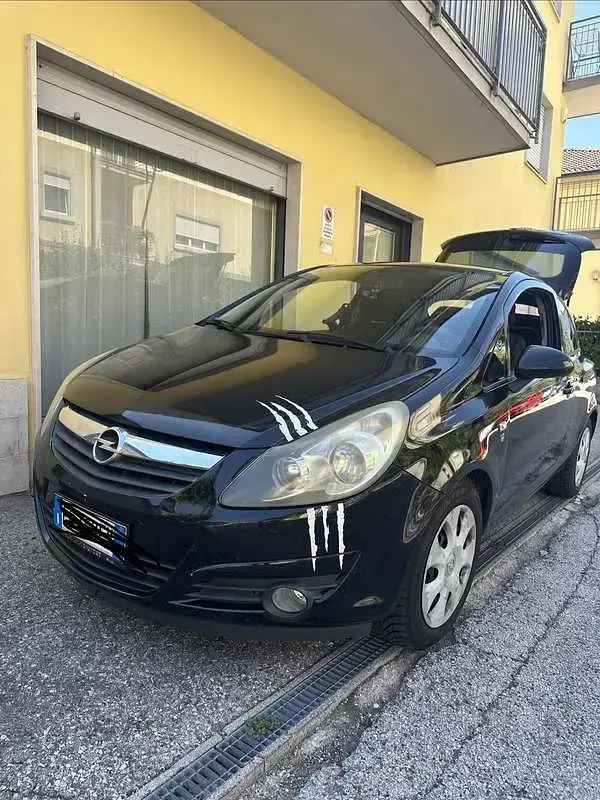 Usata Opel Corsa Edition 80 CV (58 kW) 2010 Utilitaria
