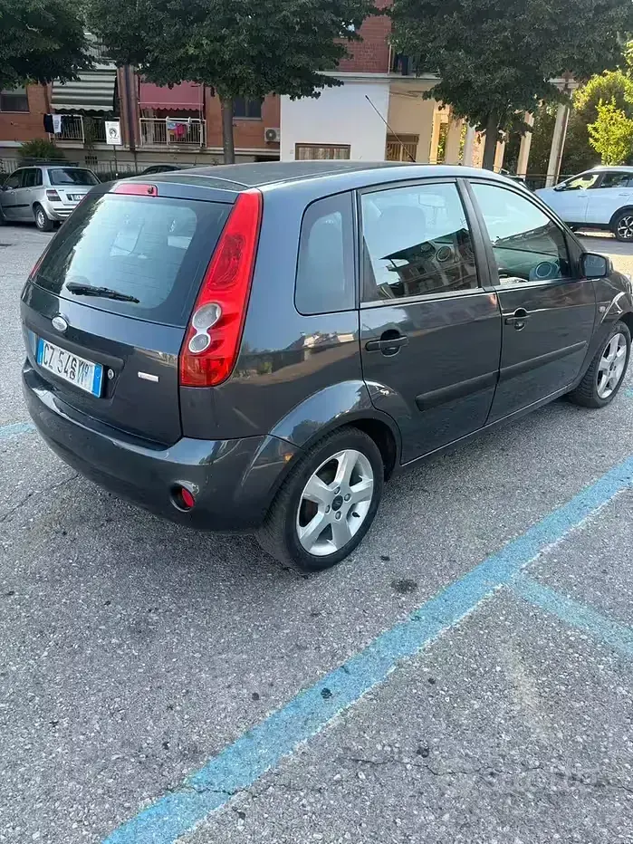 Usata Ford Fiesta 73 CV (53 kW) 2006 Utilitaria