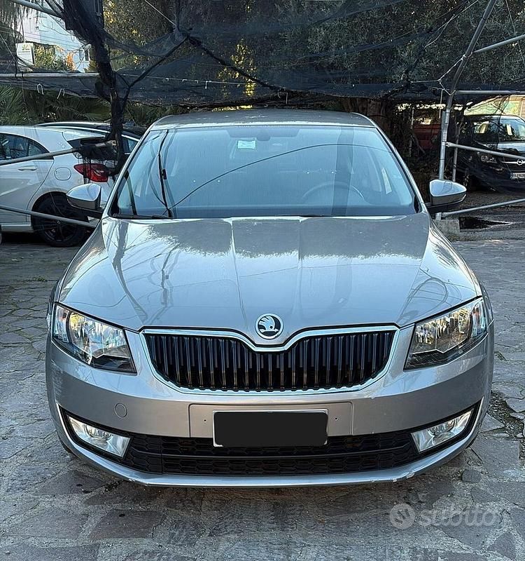 Usata Skoda Octavia Elegance 105 CV (77 kW) 2015 Grigio Berlina
