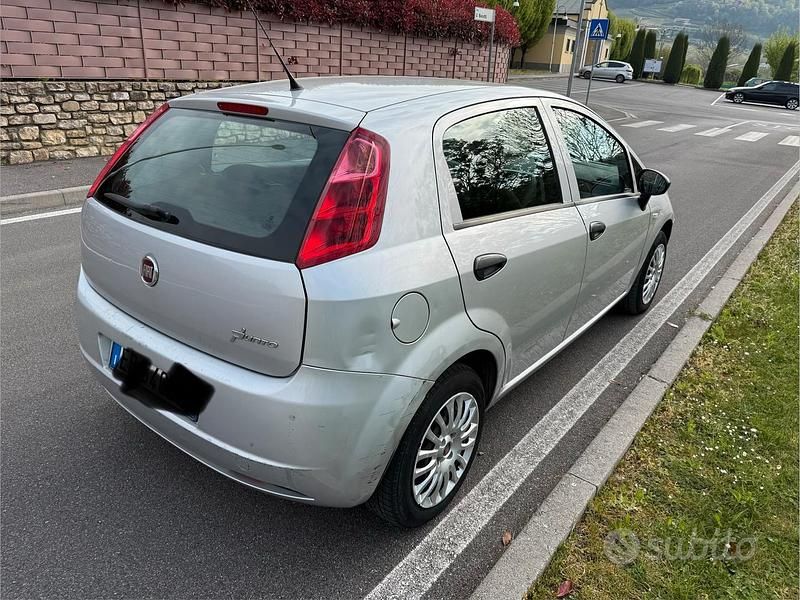 Usata Fiat Grande Punto 75 CV (55 kW) 2013 Grigio Utilitaria