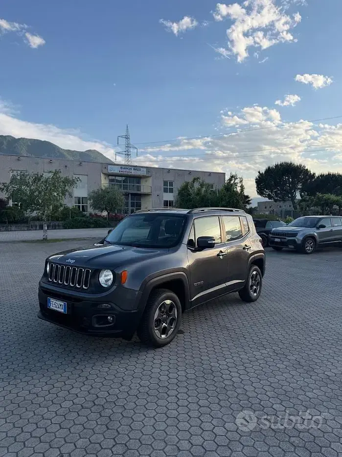 Usata Jeep Renegade Longitude 140 CV (102 kW) 2016 Grigio SUV