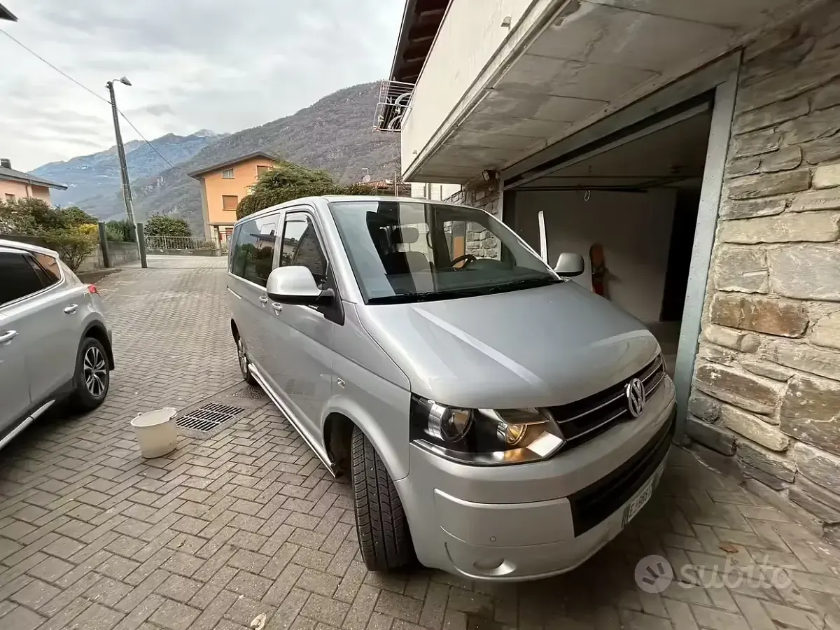 Usata VW Caravelle 140 CV (102 kW) 2011 Grigio Furgone