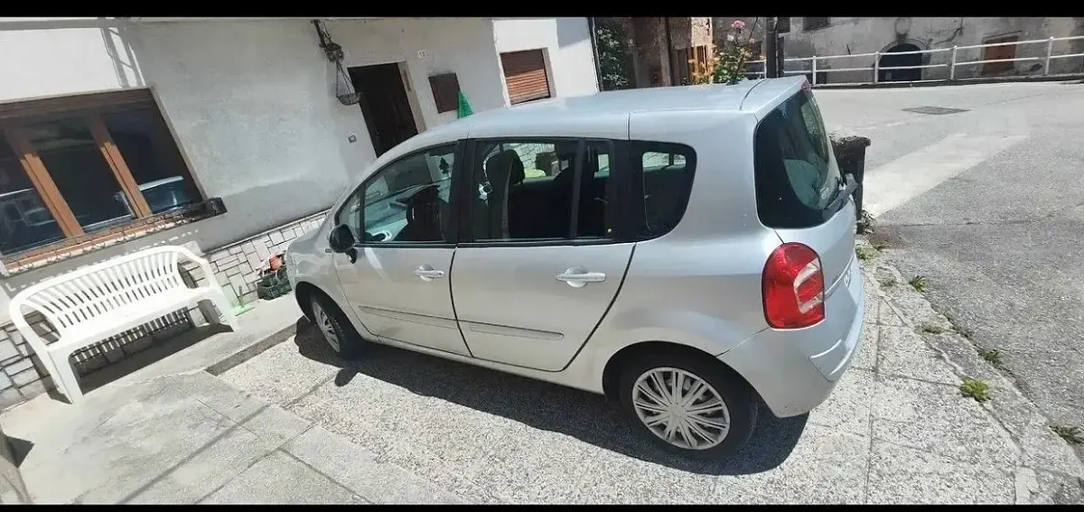 Usata Renault Grand Modus 75 CV (55 kW) 2011 Grigio Monovolume