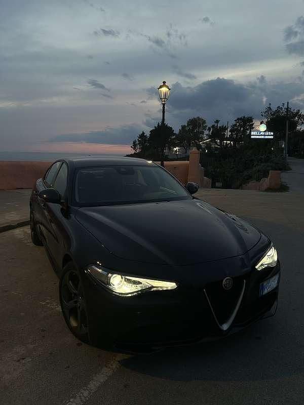 Usata Alfa Romeo Giulia 150 CV (110 kW) 2016 Nero Berlina