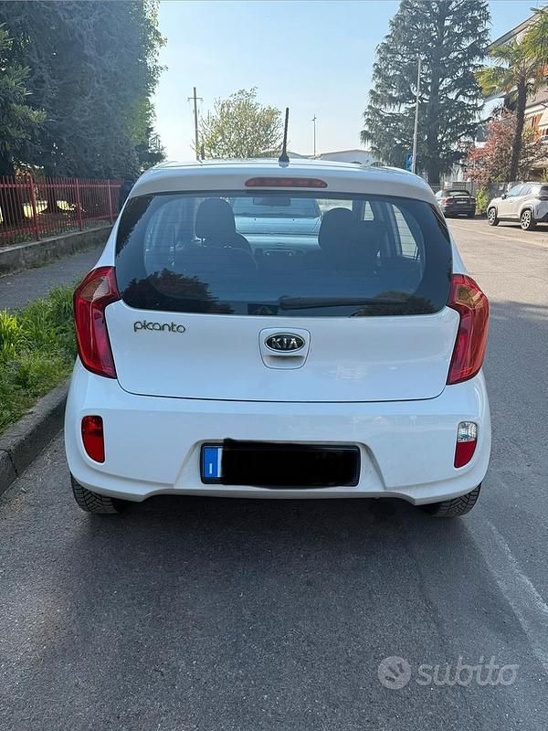 Usata Kia Picanto 69 CV (50 kW) 2012 Bianco Utilitaria