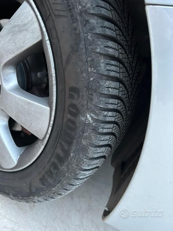 Usata VW Beetle Cabriolet 105 CV (77 kW) 2009 Argento Cabrio