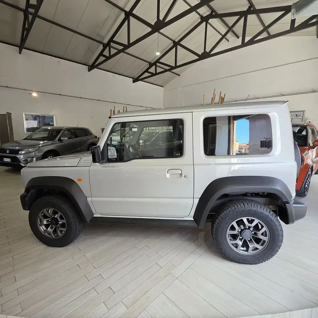 Second-hand Suzuki Jimny 102 CP (75 kW) 2019 Argintiu SUV